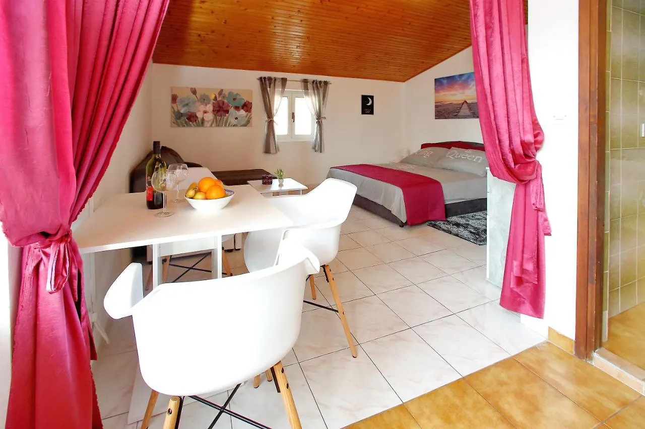Apartmani Vera